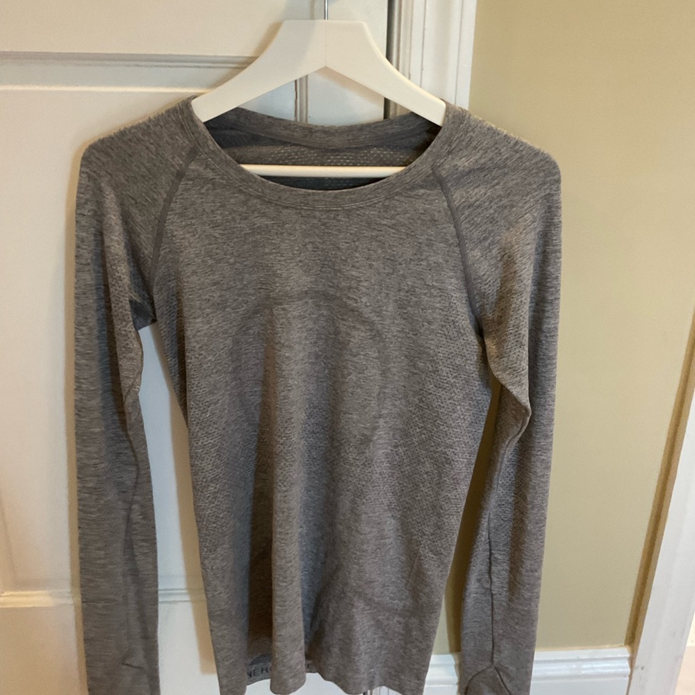 Lululemon long sleeve swiftly tech